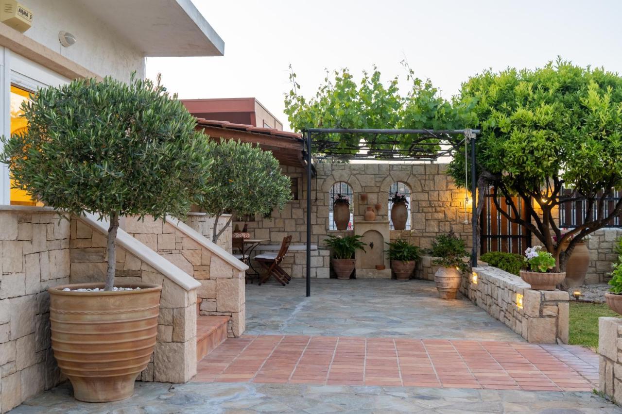 Green Acre Villa 칼터로스 외부 사진